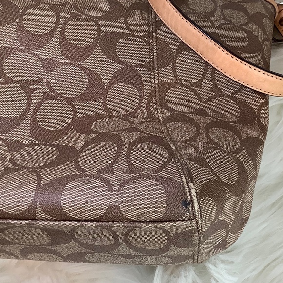 Coach Peyton Tote - Picture 4 of 9